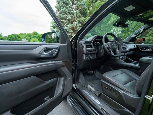 Used 2023 Chevrolet Suburban RST w/ Luxury Package AWD/4WD image 12