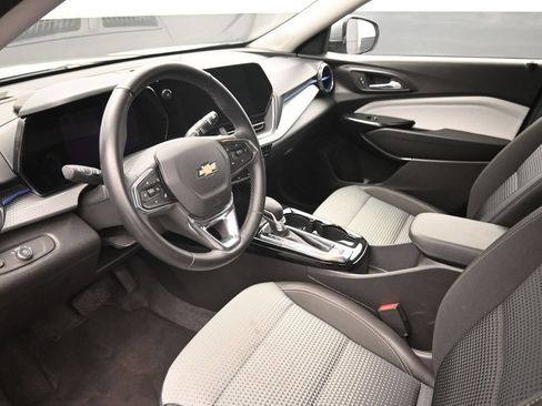 Used 2025 Chevrolet Trax LT w/ LT Convenience Package FWD image 18