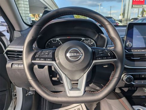 Used 2025 Nissan Altima 2.5 SR image 21