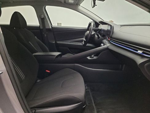 Used 2025 Hyundai Elantra SEL FWD image 21