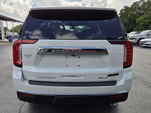Certified 2021 GMC Yukon XL SLT w/ SLT Premium Package AWD/4WD image 4