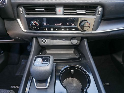 Used 2023 Nissan Rogue SV image 17