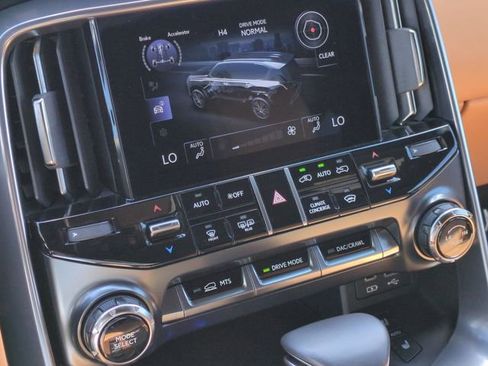 Used 2024 Lexus LX 600 4WD w/ Appearance Package image 19