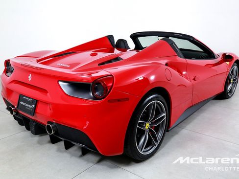 Used 2019 Ferrari 488 Spider RWD image 9