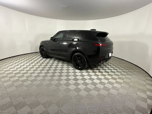 Used 2025 Land Rover Range Rover Sport Dynamic SE image 3