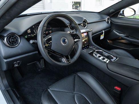 New 2025 Karma Revero Luxury RWD image 6