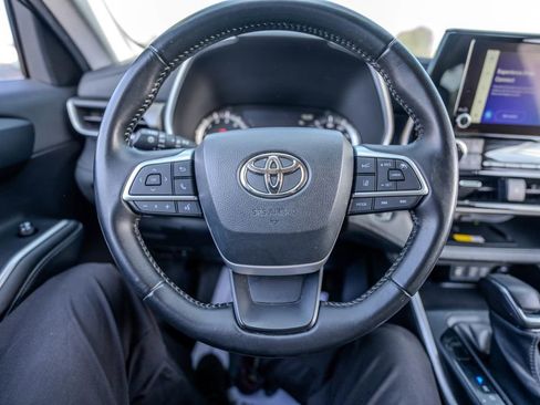 Used 2023 Toyota Highlander XLE image 17