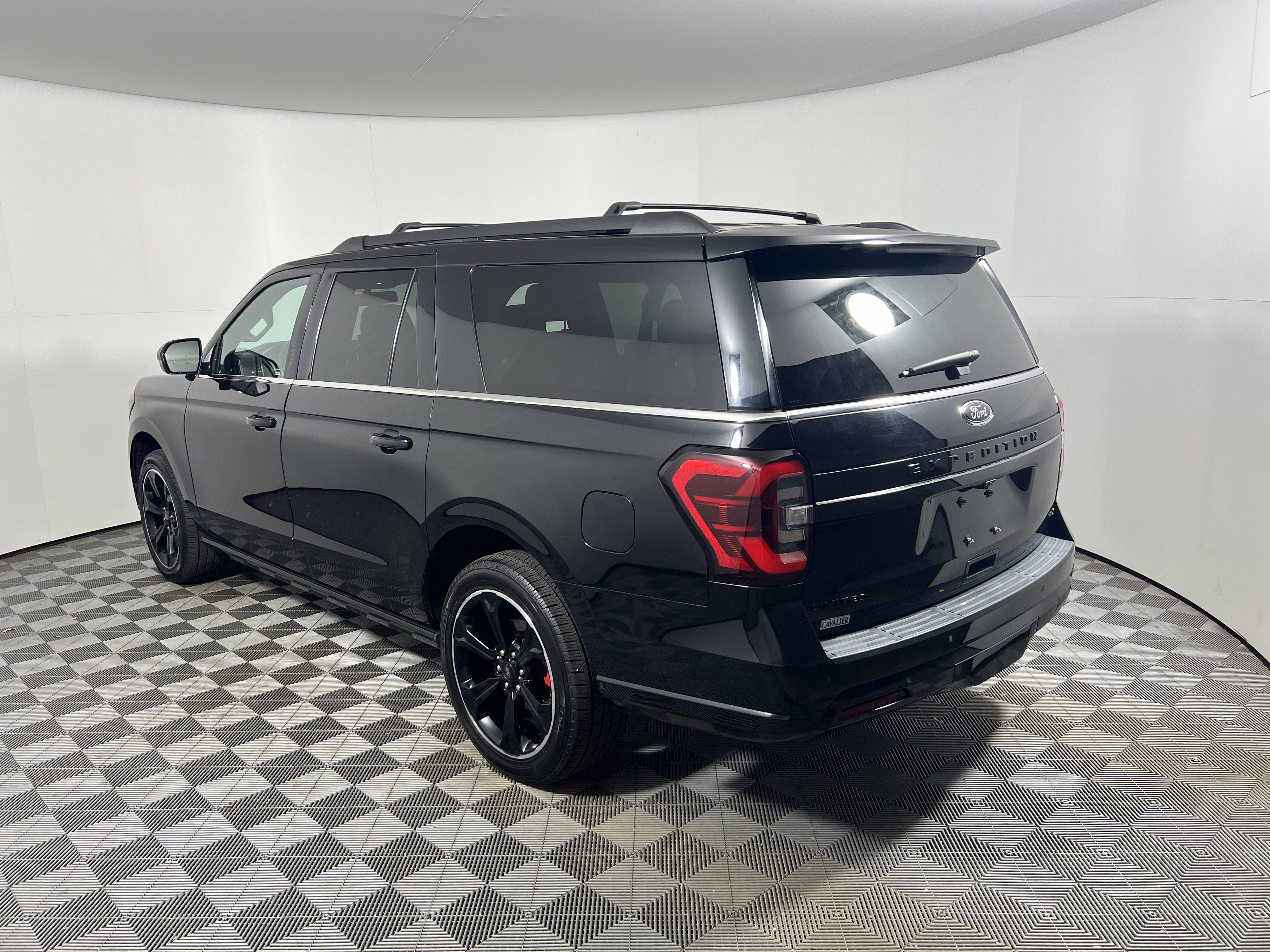 Used 2022 Ford Expedition Max Limited AWD/4WD image 3