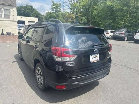Used 2021 Subaru Forester Premium AWD/4WD image 4