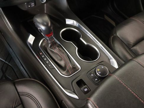 Used 2022 Chevrolet Traverse RS image 8