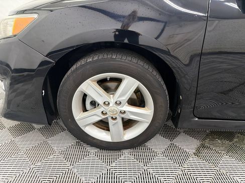 Used 2012 Toyota Camry SE FWD image 11
