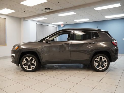 Used 2018 Jeep Compass Limited w/ Navigation Group image 2