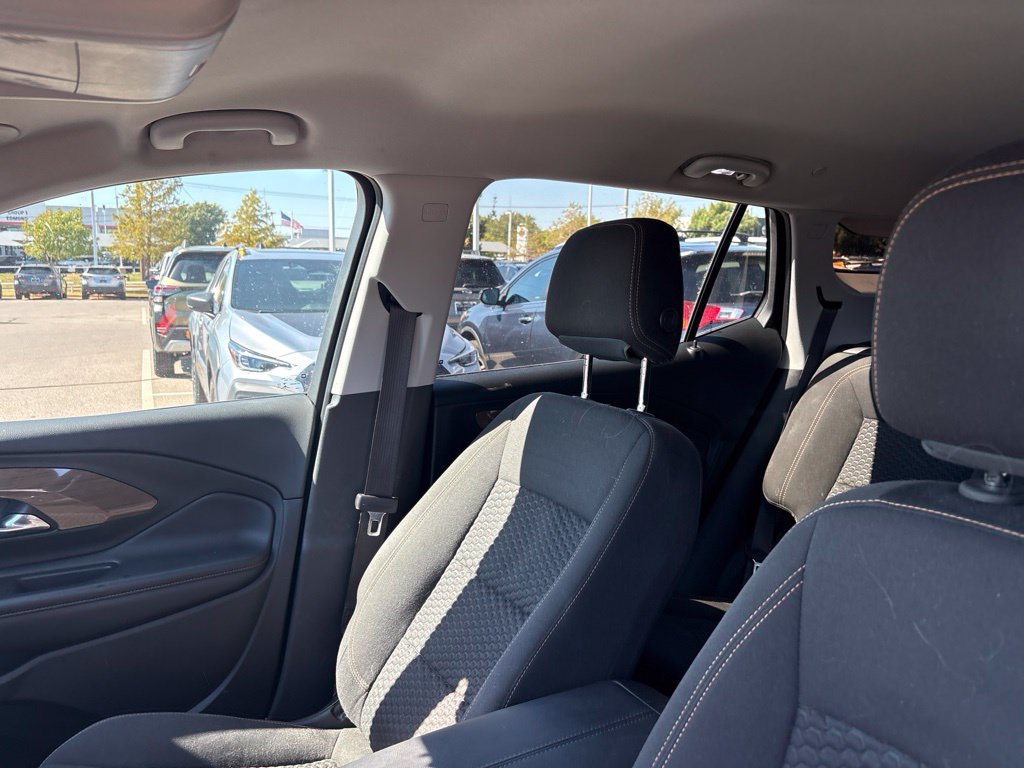 Used 2020 GMC Terrain SLE w/ Driver Convenience Package FWD image 4