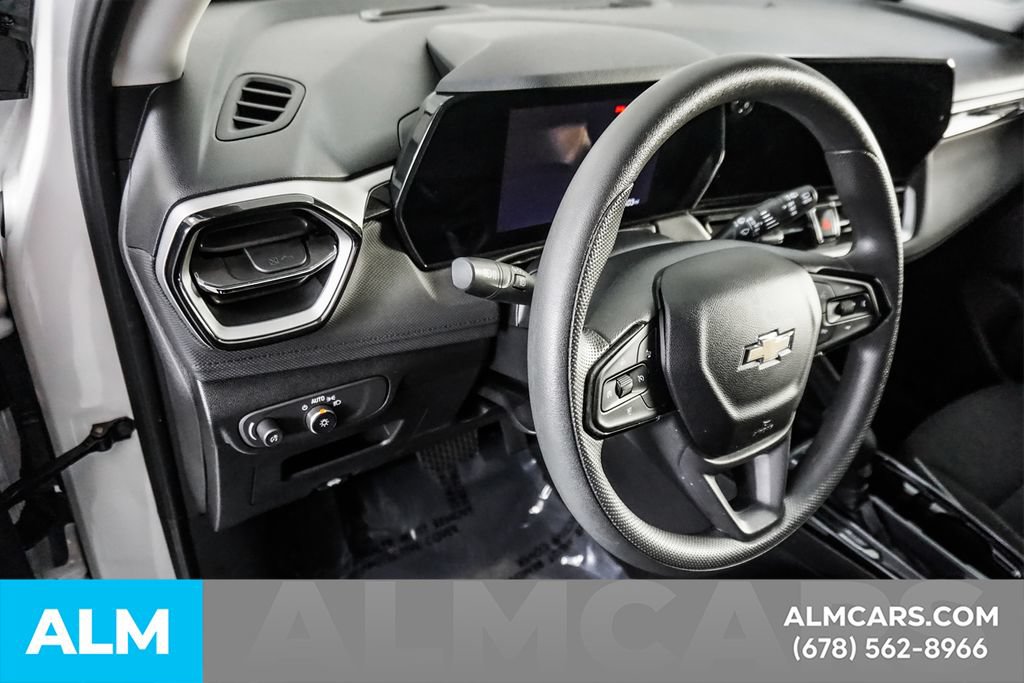 Used 2025 Chevrolet TrailBlazer LT FWD image 30