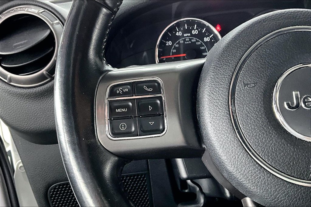 Used 2018 Jeep Wrangler Unlimited Sahara AWD/4WD image 11