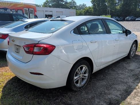 Used 2017 Chevrolet Cruze LT FWD image 4