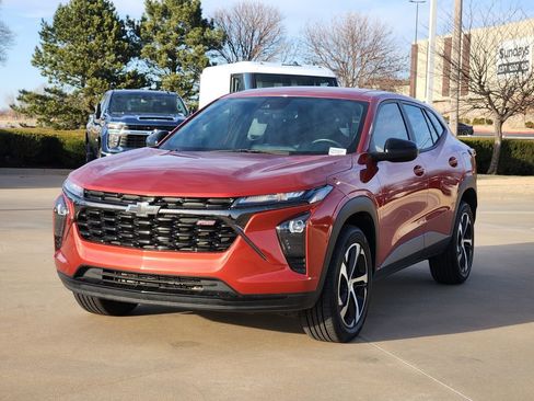 Used 2024 Chevrolet Trax RS w/ Driver Confidence Package image 4