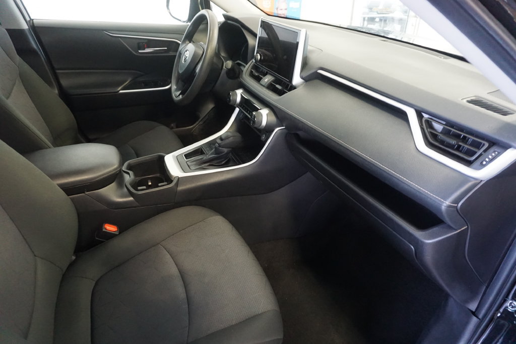 Used 2024 Toyota RAV4 XLE FWD image 21