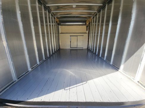 Used 2015 Ford E-350 and Econoline 350 Super Duty image 31