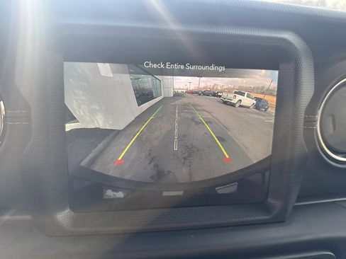 Used 2023 Jeep Wrangler Unlimited Sahara image 26