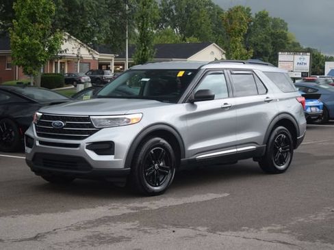 Used 2023 Ford Explorer XLT AWD/4WD image 22