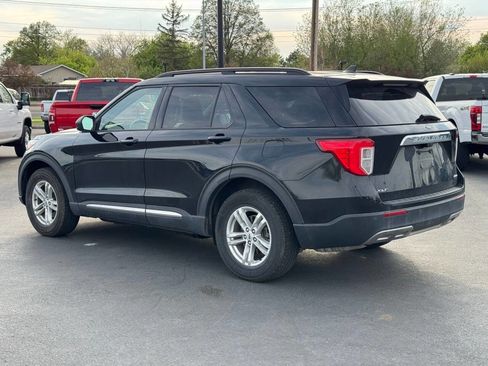 Used 2021 Ford Explorer XLT w/ Equipment Group 202A AWD/4WD image 15