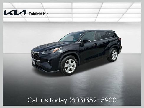 Used 2023 Toyota Highlander LE FWD image 1