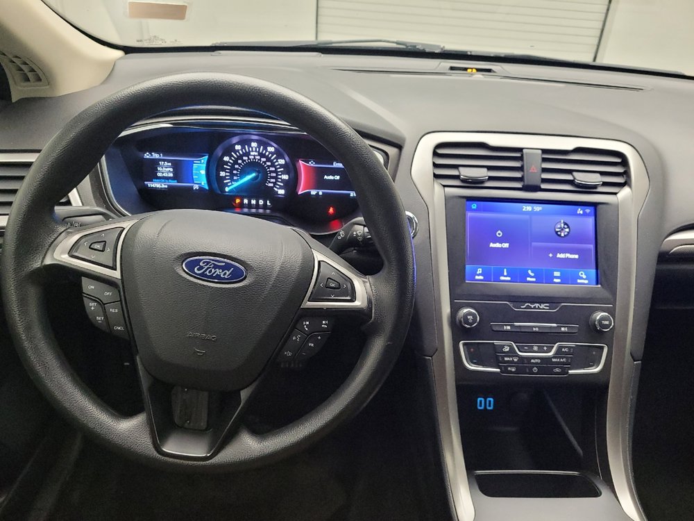 Used 2020 Ford Fusion SE FWD image 22