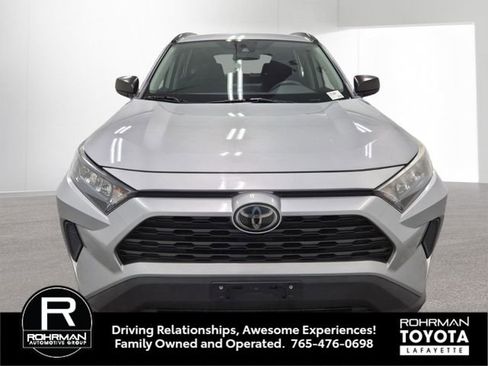 Used 2020 Toyota RAV4 LE image 10