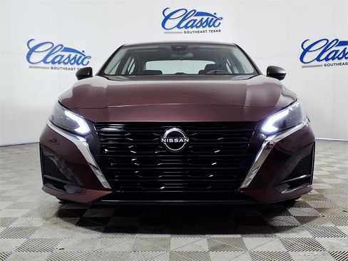 Used 2024 Nissan Altima 2.5 SV image 3