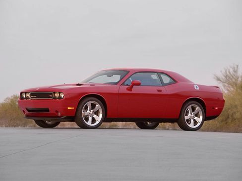 Used 2010 Dodge Challenger R/T image 1