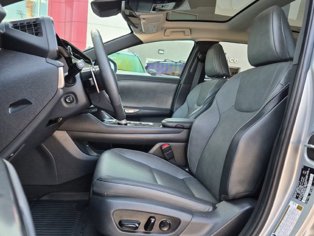 Used 2025 Lexus RZ 300e FWD image 13