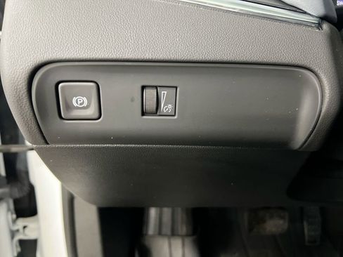 Used 2023 Buick Enclave Essence w/ Experience Buick Package FWD image 18