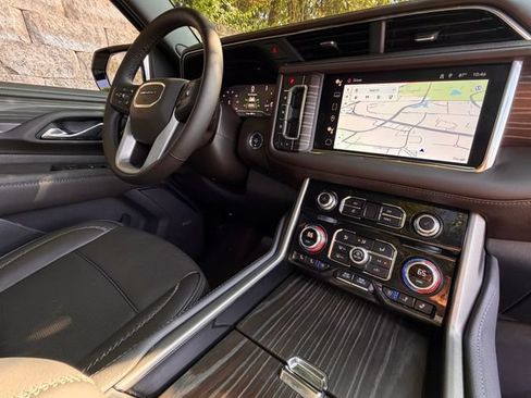 Used 2023 GMC Yukon XL Denali AWD/4WD image 26