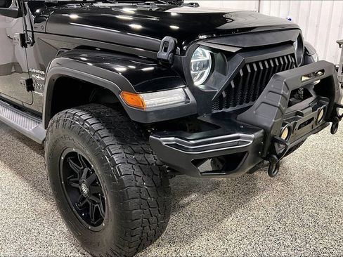 Used 2020 Jeep Wrangler Unlimited Sahara AWD/4WD image 30