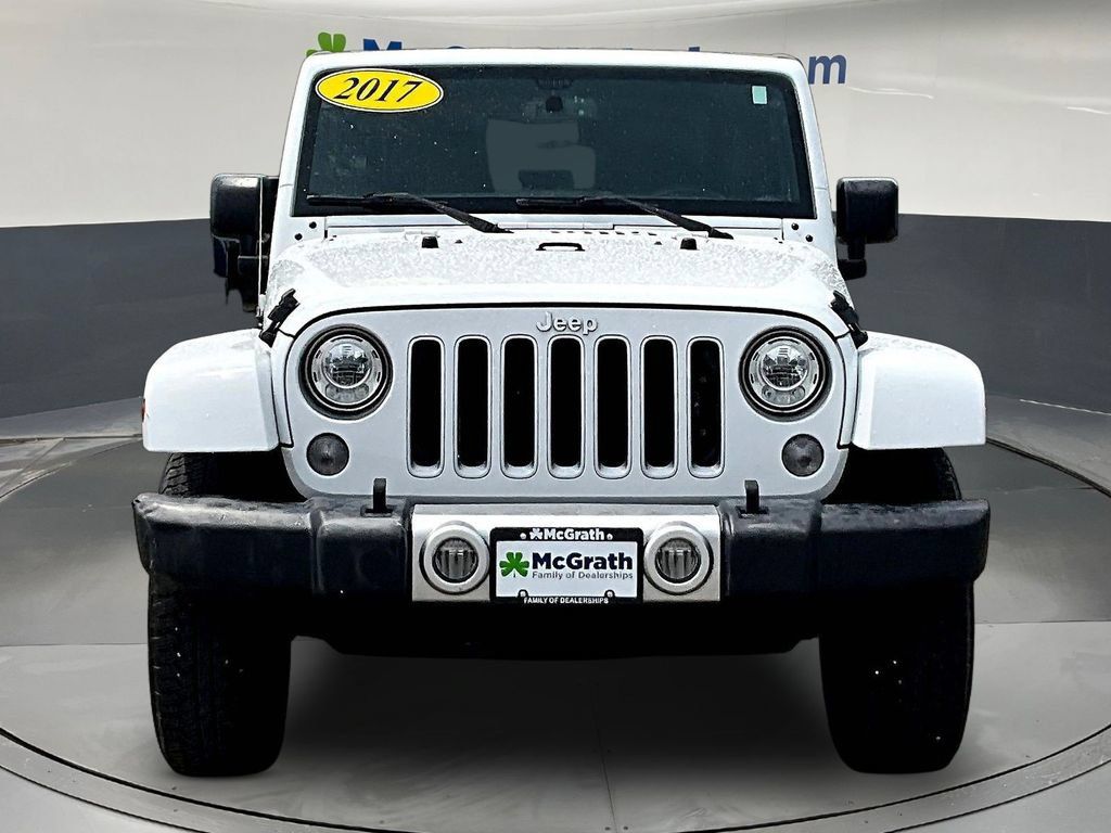 Used 2017 Jeep Wrangler Sahara w/ Connectivity Group AWD/4WD image 2