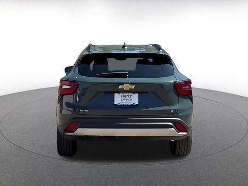 Used 2025 Chevrolet Trax LT w/ LT Convenience Package image 12