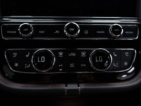 New 2025 Bentley Bentayga V8 image 36