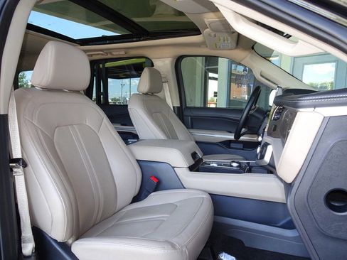 Used 2023 Ford Expedition Limited image 9