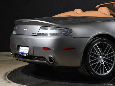 Used 2011 Aston Martin V8 Vantage Roadster RWD image 39