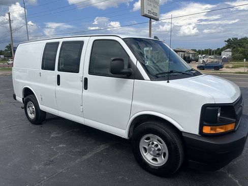Used 2017 Chevrolet Express 2500 RWD image 5