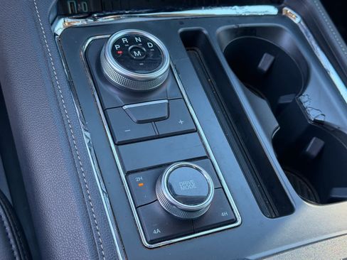 Used 2024 Ford Expedition Max XLT image 30