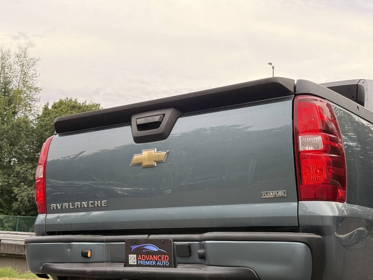 Used 2009 Chevrolet Avalanche LS AWD/4WD image 12