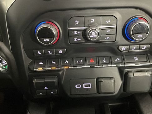 Used 2021 Chevrolet Silverado 1500 LTZ w/ Technology Package AWD/4WD image 32