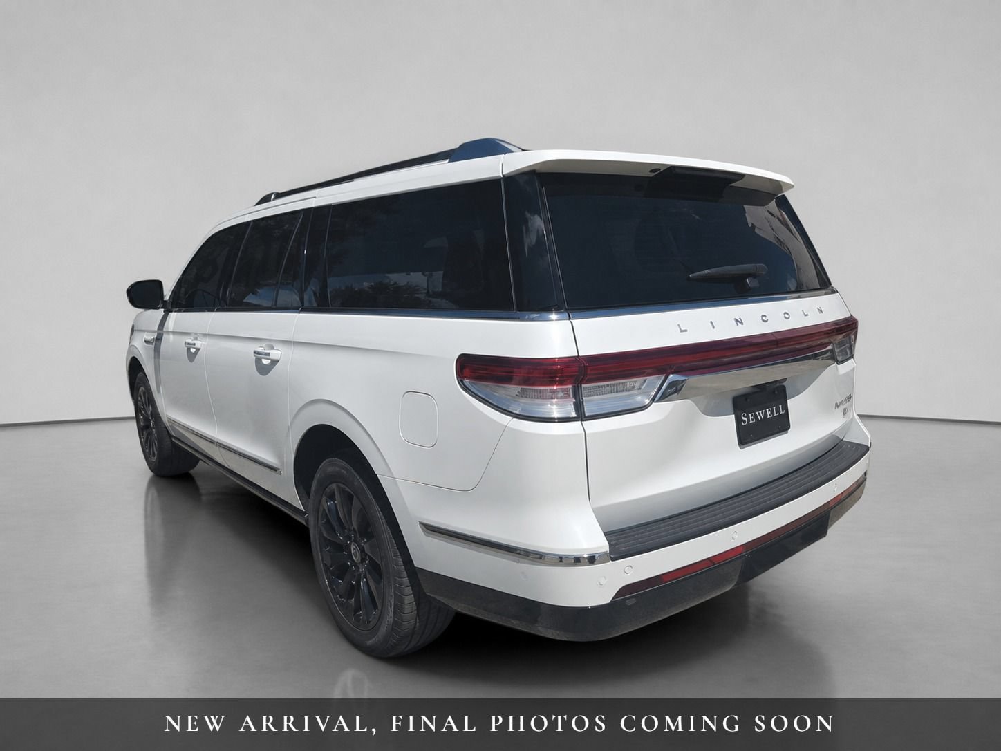 Used 2023 Lincoln Navigator L Reserve AWD/4WD image 4