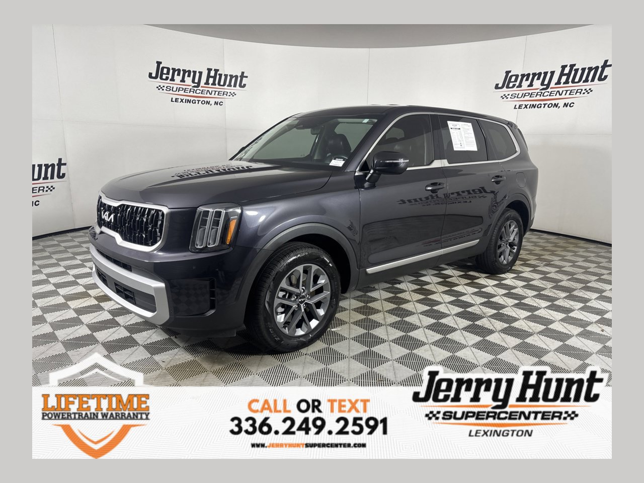 Used 2025 Kia Telluride LX FWD image 1
