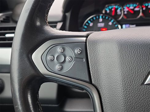Used 2019 Chevrolet Suburban LT image 21