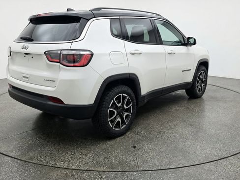 Used 2025 Jeep Compass Trailhawk AWD/4WD image 9