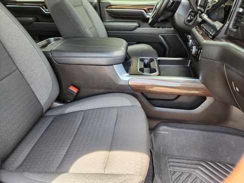 Used 2025 Chevrolet Silverado 2500 LT AWD/4WD image 5