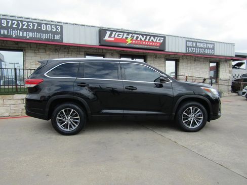 Used 2019 Toyota Highlander XLE image 5